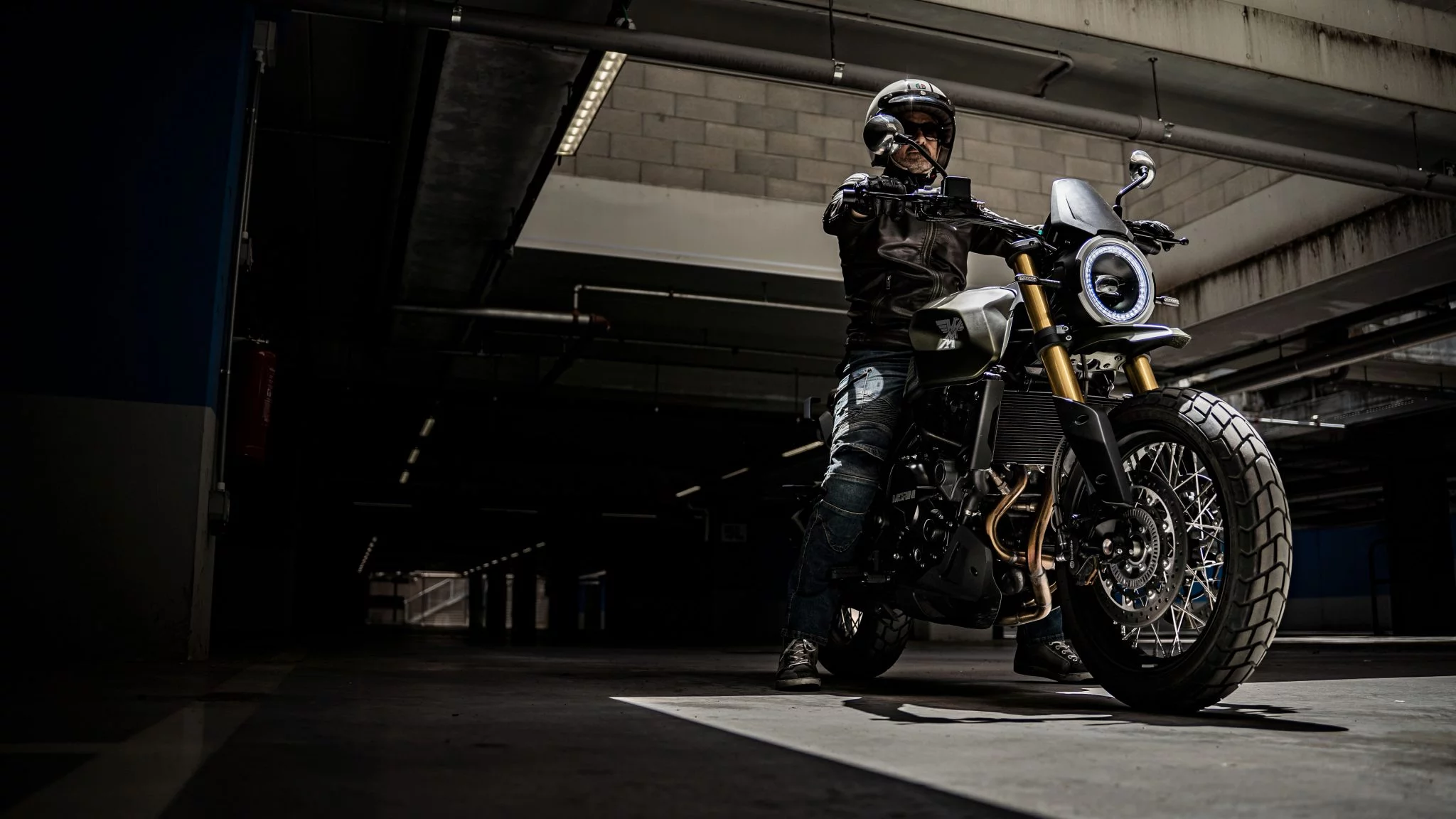 Moto Morini SEIEMMEZZO SCR v vožnji
