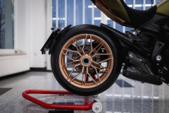 Ducati-Diavel-1260-Lamborghini-7