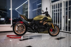 Ducati-Diavel-1260-Lamborghini-14
